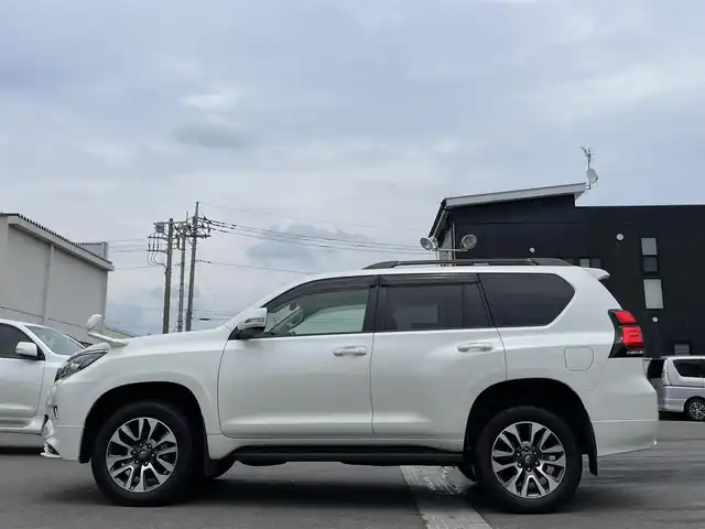 トヨタ ランドクルーザー プラド TX 群馬県 2022(令4)年 1.6万km ホワイトパールクリスタルシャイン ＴＲＤエアロ　/純正ナビ・フルセグ・Ｂｌｕｅｔｏｏｔｈ・ＣＤ・ＤＶＤ/バックカメラ　/衝突軽減ブレーキ　/レーンアシスト　/コーナーセンサー　/アダプティブクルーズコントロール　/純正19インチAW/ＥＴＣ２．０　/オートハイビーム/純正フロアマット