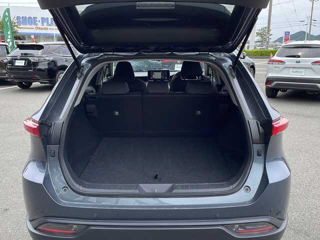 トヨタ ハリアー S 兵庫県 2022(令4)年 5.6万km グレー 純正ディスプレイオーディオ/・ディーラーオプションナビ/・BT/・CD/DVD/セーフティセンス/・プリクラッシュセーフティ/・レーントレーシングアシスト/・レーダークルーズコントロール/・オートマチックハイビーム/・ロードサインアシスト/パーキングサポートブレーキ/前後コーナーセンサー/W＋サイドエアバック/MT付きAT/革巻きステアリング/ステアリングスイッチ/LEDヘッドランプ/純正17インチ5本スポークアルミホイール/スマートエントリー/スタートシステム