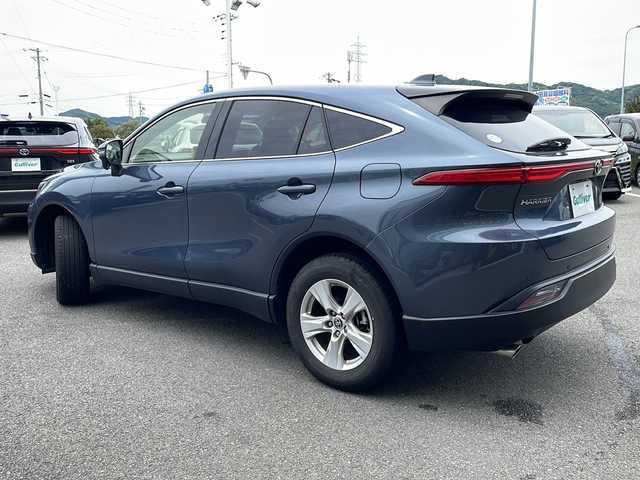 トヨタ ハリアー S 兵庫県 2022(令4)年 5.6万km グレー 純正ディスプレイオーディオ/・ディーラーオプションナビ/・BT/・CD/DVD/セーフティセンス/・プリクラッシュセーフティ/・レーントレーシングアシスト/・レーダークルーズコントロール/・オートマチックハイビーム/・ロードサインアシスト/パーキングサポートブレーキ/前後コーナーセンサー/W＋サイドエアバック/MT付きAT/革巻きステアリング/ステアリングスイッチ/LEDヘッドランプ/純正17インチ5本スポークアルミホイール/スマートエントリー/スタートシステム