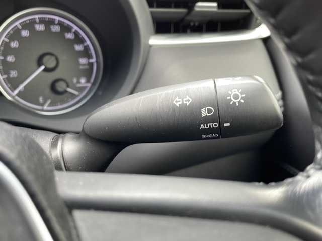 トヨタ ハリアー S 兵庫県 2022(令4)年 5.6万km グレー 純正ディスプレイオーディオ/・ディーラーオプションナビ/・BT/・CD/DVD/セーフティセンス/・プリクラッシュセーフティ/・レーントレーシングアシスト/・レーダークルーズコントロール/・オートマチックハイビーム/・ロードサインアシスト/パーキングサポートブレーキ/前後コーナーセンサー/W＋サイドエアバック/MT付きAT/革巻きステアリング/ステアリングスイッチ/LEDヘッドランプ/純正17インチ5本スポークアルミホイール/スマートエントリー/スタートシステム