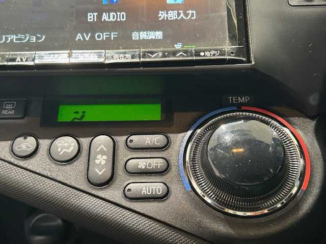 トヨタ アクア G 宮城県 2012(平24)年 9.6万km グレーメタリック 純正SDナビ/フルセグTV/バックカメラ/純正ETC/オートライト/プッシュスタート/スマートキー/アイドリングストップ/Bluetooth/純正フロアマット/純正アルミホイール/純正LEDヘッドライト/横滑り防止装置/ABS