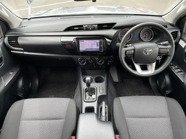 トヨタ ハイラックス X 東京都 2019(令1)年 4.2万km シルバーメタリック ナビ/バックモニター/ETC/リヤデフロック/パワーヒーター/排出ガス浄化装置/ＥＣＯモード/横滑り防止装置/ステアリングスイッチ/マニュアルエアコン/オートウィンドウ/キーレスエントリー