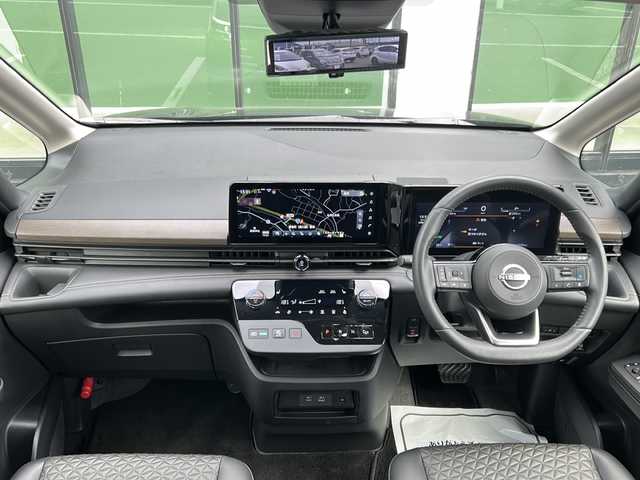 日産 セレナ e－パワー ハイウェイスター V 福岡県 2023(令5)年 2.5万km ダイヤモンドブラック 純正メモリナビ/（AM/FM/BT/フルセグTV）/プロパイロット/インテリジェントクルーズコントロール/ステアリングヒーター/シートヒーター/両側パワースライドドア/全方位カメラ/デジタルインナーミラー/車線維持支援/標識検知支援/駐車支援/コーナーセンサー/ウォークスルー/衝突軽減システム/横滑り防止装置/アイドリングストップ/プッシュスタートボタン/スマートキー/純正１６インチアルミホイール/純正フロアマット/純正LEDヘッドライト/ETC2.0