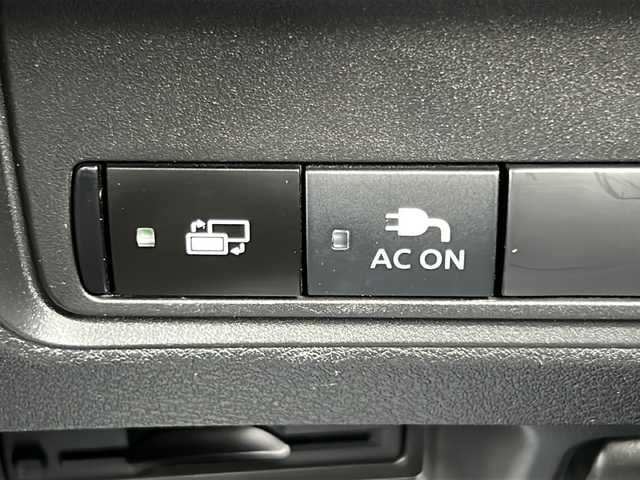 日産 セレナ e－パワー ハイウェイスター V 福岡県 2023(令5)年 2.5万km ダイヤモンドブラック 純正メモリナビ/（AM/FM/BT/フルセグTV）/プロパイロット/インテリジェントクルーズコントロール/ステアリングヒーター/シートヒーター/両側パワースライドドア/全方位カメラ/デジタルインナーミラー/車線維持支援/標識検知支援/駐車支援/コーナーセンサー/ウォークスルー/衝突軽減システム/横滑り防止装置/アイドリングストップ/プッシュスタートボタン/スマートキー/純正１６インチアルミホイール/純正フロアマット/純正LEDヘッドライト/ETC2.0