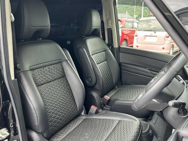 日産 セレナ e－パワー ハイウェイスター V 福岡県 2023(令5)年 2.5万km ダイヤモンドブラック 純正メモリナビ/（AM/FM/BT/フルセグTV）/プロパイロット/インテリジェントクルーズコントロール/ステアリングヒーター/シートヒーター/両側パワースライドドア/全方位カメラ/デジタルインナーミラー/車線維持支援/標識検知支援/駐車支援/コーナーセンサー/ウォークスルー/衝突軽減システム/横滑り防止装置/アイドリングストップ/プッシュスタートボタン/スマートキー/純正１６インチアルミホイール/純正フロアマット/純正LEDヘッドライト/ETC2.0