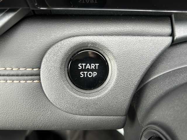 日産 セレナ e－パワー ハイウェイスター V 福岡県 2023(令5)年 2.5万km ダイヤモンドブラック 純正メモリナビ/（AM/FM/BT/フルセグTV）/プロパイロット/インテリジェントクルーズコントロール/ステアリングヒーター/シートヒーター/両側パワースライドドア/全方位カメラ/デジタルインナーミラー/車線維持支援/標識検知支援/駐車支援/コーナーセンサー/ウォークスルー/衝突軽減システム/横滑り防止装置/アイドリングストップ/プッシュスタートボタン/スマートキー/純正１６インチアルミホイール/純正フロアマット/純正LEDヘッドライト/ETC2.0