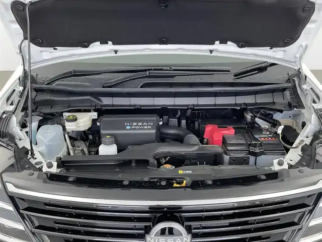日産 セレナ e－パワー ハイウェイスター V 大分県 2023(令5)年 3.3万km プリズムホワイト 社外ナビ/TV/Bluetooth/バックカメラ/両側パワースライドドア/電動パーキングブレーキ/プロパイロット/ＬＥＤヘッドライト/ドライブレコーダー/ETC/プッシュスタート/フロアマット/レーダークルーズ