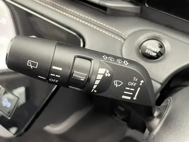 日産 セレナ e－パワー ハイウェイスター V 大分県 2023(令5)年 3.3万km プリズムホワイト 社外ナビ/TV/Bluetooth/バックカメラ/両側パワースライドドア/電動パーキングブレーキ/プロパイロット/ＬＥＤヘッドライト/ドライブレコーダー/ETC/プッシュスタート/フロアマット/レーダークルーズ