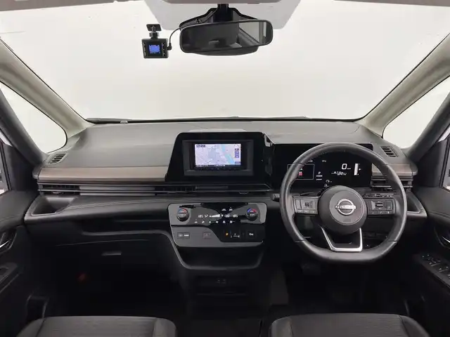 日産 セレナ e－パワー ハイウェイスター V 大分県 2023(令5)年 3.3万km プリズムホワイト 社外ナビ/TV/Bluetooth/バックカメラ/両側パワースライドドア/電動パーキングブレーキ/プロパイロット/ＬＥＤヘッドライト/ドライブレコーダー/ETC/プッシュスタート/フロアマット/レーダークルーズ