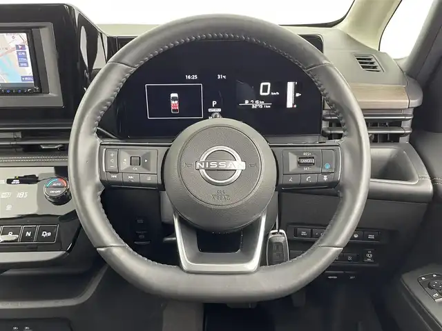 日産 セレナ e－パワー ハイウェイスター V 大分県 2023(令5)年 3.3万km プリズムホワイト 社外ナビ/TV/Bluetooth/バックカメラ/両側パワースライドドア/電動パーキングブレーキ/プロパイロット/ＬＥＤヘッドライト/ドライブレコーダー/ETC/プッシュスタート/フロアマット/レーダークルーズ