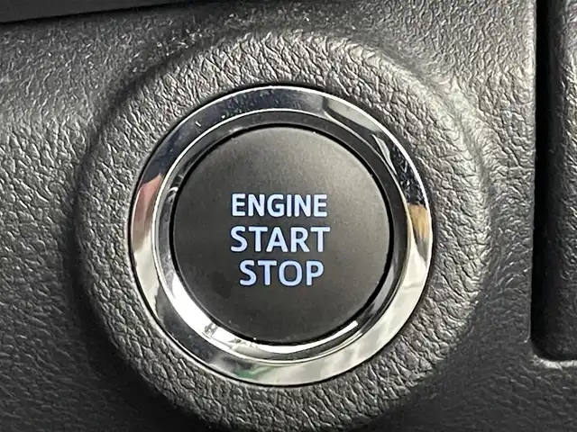 トヨタ ハイラックス Z 福岡県 2022(令4)年 5.8万km アティチュードブラックマイカ 純正ナビ（ＢＴ，フルセグＴＶ）　/バックカメラ　/ＥＴＣ　/レーダークルーズコントロール　/コーナーセンサー　/衝突被害軽減　/レーンキープ　/トランスファースイッチ/ヒルディセントコントロール　/ベッドライナー　/トノカバー　/TRDマッドフラップ