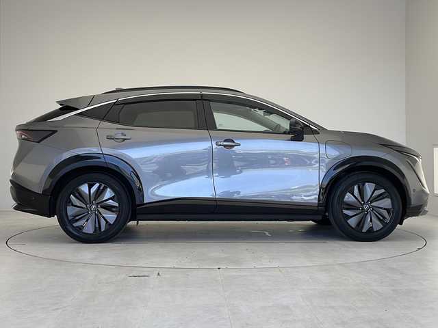 日産 アリア B6 愛知県 2022(令4)年 3.7万km ダークメタルグレー プロパイロット2.0/BOSEプレミアムサウンド/パノラミックガラスルーフ/純正11型ナビ/全方位カメラ/レーダークルーズコントロール/パーキングアシスト/シートヒーター/フルセグTV/AppleCarPlay/Android　Auto/電動リアゲート/パワーシート/ヘッドアップディスプレイ/コーナーセンサー/純正AW/コーナーセンサー/ルーフレール/ETC（2.0）/ブラインドスポットモニター/LEDヘッドライト/インテリジェントルームミラー/レーンキープアシスト/オートハイビーム/置くだけ充電/ドラレコ/ステアリングスイッチ/スマートキー/プッシュスタート