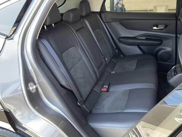 日産 アリア B6 愛知県 2022(令4)年 3.7万km ダークメタルグレー プロパイロット2.0/BOSEプレミアムサウンド/パノラミックガラスルーフ/純正11型ナビ/全方位カメラ/レーダークルーズコントロール/パーキングアシスト/シートヒーター/フルセグTV/AppleCarPlay/Android　Auto/電動リアゲート/パワーシート/ヘッドアップディスプレイ/コーナーセンサー/純正AW/コーナーセンサー/ルーフレール/ETC（2.0）/ブラインドスポットモニター/LEDヘッドライト/インテリジェントルームミラー/レーンキープアシスト/オートハイビーム/置くだけ充電/ドラレコ/ステアリングスイッチ/スマートキー/プッシュスタート