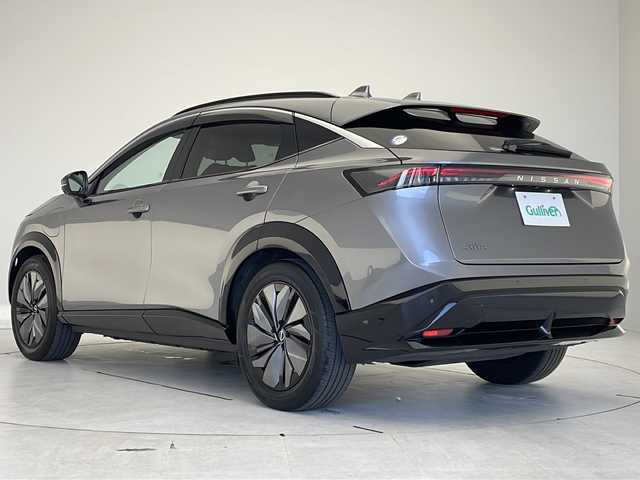 日産 アリア B6 愛知県 2022(令4)年 3.7万km ダークメタルグレー プロパイロット2.0/BOSEプレミアムサウンド/パノラミックガラスルーフ/純正11型ナビ/全方位カメラ/レーダークルーズコントロール/パーキングアシスト/シートヒーター/フルセグTV/AppleCarPlay/Android　Auto/電動リアゲート/パワーシート/ヘッドアップディスプレイ/コーナーセンサー/純正AW/コーナーセンサー/ルーフレール/ETC（2.0）/ブラインドスポットモニター/LEDヘッドライト/インテリジェントルームミラー/レーンキープアシスト/オートハイビーム/置くだけ充電/ドラレコ/ステアリングスイッチ/スマートキー/プッシュスタート