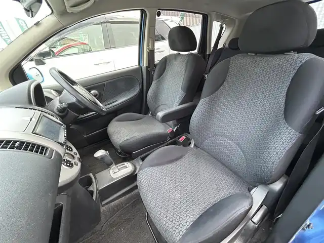 日産 ノート 15X SV +プラズマ 岡山県 2012(平24)年 6.9万km スカッシュブルー 登録時走行距離68170km/純正ナビ/(AM/FM/TV/DISC/BT)/ETC/スマートキー/電動格納ミラー/パワーステアリング/パワーウィンドウ/純正フロアマット/ハロゲンヘッドライト/取扱説明書/保証書/記録簿/フルフラットシート/