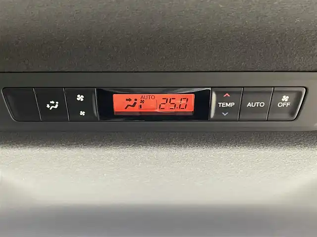 トヨタ ヴォクシー ZS 煌Ⅲ 岡山県 2021(令3)年 4.3万km ブラック 純正９インチナビ	/【ナビ/フルセグ/Bluetooth/DVD】	/両側パワースライドドア/バックカメラ/クルーズコントロール/オートハイビーム	/LEDヘッドライト（AUTO機能付き）/ビルトインETC/衝突軽減ブレーキシステム	/車線逸脱防止システム	/横滑り防止装置	/踏み間違い防止装置/純正15インチアルミ	/コーナーセンサー（前後）	/純正フロアマット	/ステアリングスイッチ	/後席サンシェイド/チルトステアリング/シートリフター/シートバックテーブル(N席側)	/ウィンカーミラー/ドアバイザー/プッシュスタート