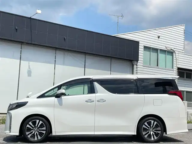 トヨタ アルファード S Cパッケージ 千葉県 2019(令1)年 6.3万km ホワイトパールクリスタルシャイン 12.1型リアシートエンタテインメントシステム【MOP】/3眼LEDヘッドランプ/シーケンシャルターンランプ【MOP】/ブラインドスポットモニター【MOP】/デジタルインナーミラー【MOP】/10インチ純正メモリナビ/・フルセグTV(キャンセラー付)/BT/DVD/ラジオ/バックカメラ/ワンタッチスイッチ付デュアルパワースライドドア/パワーバックドア/AC100V/スペアタイヤ【MOP】/ETC2.0/純正ドライブレコーダー【DRT-C68A】/純正18インチアルミホイール/取扱説明書/保証書/スペアキー