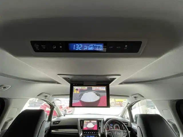 トヨタ アルファード S Cパッケージ 千葉県 2019(令1)年 6.3万km ホワイトパールクリスタルシャイン 12.1型リアシートエンタテインメントシステム【MOP】/3眼LEDヘッドランプ/シーケンシャルターンランプ【MOP】/ブラインドスポットモニター【MOP】/デジタルインナーミラー【MOP】/10インチ純正メモリナビ/・フルセグTV(キャンセラー付)/BT/DVD/ラジオ/バックカメラ/ワンタッチスイッチ付デュアルパワースライドドア/パワーバックドア/AC100V/スペアタイヤ【MOP】/ETC2.0/純正ドライブレコーダー【DRT-C68A】/純正18インチアルミホイール/取扱説明書/保証書/スペアキー