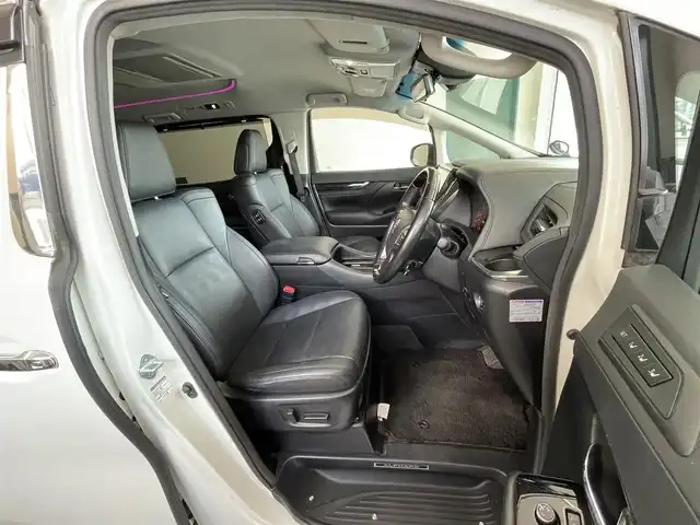 トヨタ アルファード S Cパッケージ 千葉県 2019(令1)年 6.3万km ホワイトパールクリスタルシャイン 12.1型リアシートエンタテインメントシステム【MOP】/3眼LEDヘッドランプ/シーケンシャルターンランプ【MOP】/ブラインドスポットモニター【MOP】/デジタルインナーミラー【MOP】/10インチ純正メモリナビ/・フルセグTV(キャンセラー付)/BT/DVD/ラジオ/バックカメラ/ワンタッチスイッチ付デュアルパワースライドドア/パワーバックドア/AC100V/スペアタイヤ【MOP】/ETC2.0/純正ドライブレコーダー【DRT-C68A】/純正18インチアルミホイール/取扱説明書/保証書/スペアキー