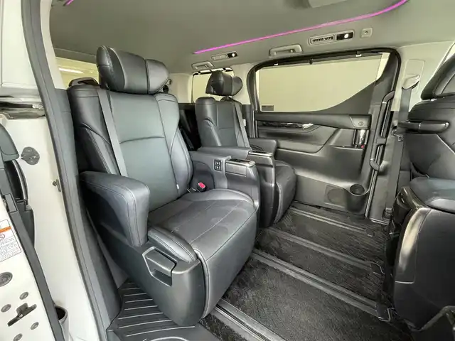 トヨタ アルファード S Cパッケージ 千葉県 2019(令1)年 6.3万km ホワイトパールクリスタルシャイン 12.1型リアシートエンタテインメントシステム【MOP】/3眼LEDヘッドランプ/シーケンシャルターンランプ【MOP】/ブラインドスポットモニター【MOP】/デジタルインナーミラー【MOP】/10インチ純正メモリナビ/・フルセグTV(キャンセラー付)/BT/DVD/ラジオ/バックカメラ/ワンタッチスイッチ付デュアルパワースライドドア/パワーバックドア/AC100V/スペアタイヤ【MOP】/ETC2.0/純正ドライブレコーダー【DRT-C68A】/純正18インチアルミホイール/取扱説明書/保証書/スペアキー