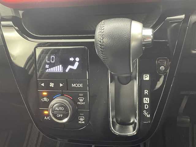 ダイハツ キャスト スポーツ SAⅡ 熊本県 2016(平28)年 6.7万km パールホワイトⅢ 社外ナビMDV-Z702W（ＣＤ・ＤＶＤ・ＢＴ）/バックカメラ　/ＥＴＣ　/運転席シートヒーター　/後ろのみコーナーセンサー　/スマートアシストII/・衝突回避支援ブレーキ/・衝突警報機能/・車線逸脱抑制機能/・誤発進制御機能/・先行車発進お知らせ機能/横滑り防止　/アイドリングストップ　/パドルシフト/純正フロアマット/純正１６インチAW/オートライト　/ＬＥＤヘッドライト　/フォグライト/プッシュスタート/スマートキー