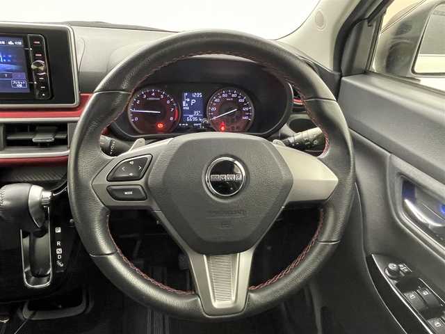 ダイハツ キャスト スポーツ SAⅡ 熊本県 2016(平28)年 6.7万km パールホワイトⅢ 社外ナビMDV-Z702W（ＣＤ・ＤＶＤ・ＢＴ）/バックカメラ　/ＥＴＣ　/運転席シートヒーター　/後ろのみコーナーセンサー　/スマートアシストII/・衝突回避支援ブレーキ/・衝突警報機能/・車線逸脱抑制機能/・誤発進制御機能/・先行車発進お知らせ機能/横滑り防止　/アイドリングストップ　/パドルシフト/純正フロアマット/純正１６インチAW/オートライト　/ＬＥＤヘッドライト　/フォグライト/プッシュスタート/スマートキー