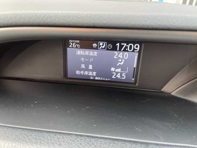 トヨタ ヴォクシー ZS 煌Ⅱ 神奈川県 2019(令1)年 6.8万km ブラック ワンオーナー/純正SDナビ【NSZT-W68T】/・DTV/CD/DVD/SD/MSV/BT/バックカメラ/クリアランスソナー/ToyotaSafetySense/・プリクラッシュセーフティ/・車線逸脱警報/・オートマチックハイビーム/・先行車発進告知機能/クルーズコントロール/ビルトインETC/アイドリングストップ/両側パワースライドドア/バックドアイージークローザー/リアドア手動サンシェード/純正16インチAW/ルーフエンドスポイラー/社外革調シートカバー/D席シートリフター/プッシュEgスタート/ストップ/スマートキー×2/純正LEDヘッドライト/フォグランプ/ターンランプ付電動格納ドアミラー/ドアバイザー/純正フロアマット/取扱説明書/ナビ取扱説明書/新車時保証書
