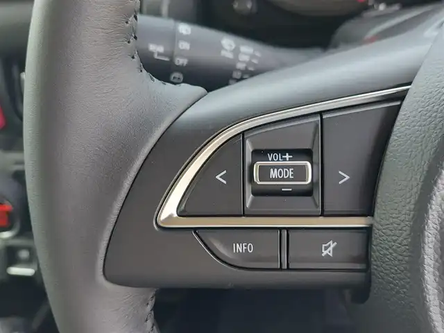 スズキ ジムニー XC 東京都 2025(令7)年 0.1万km ミディアムグレー 4WD/社外ナビ/シートヒーター/クルーズコントロール/衝突軽減ブレーキ/レーンキープアシスト/コーナーセンサー/アイドリングストップ/スマートキー/LEDヘッドライト/オートライト/純正16インチAW