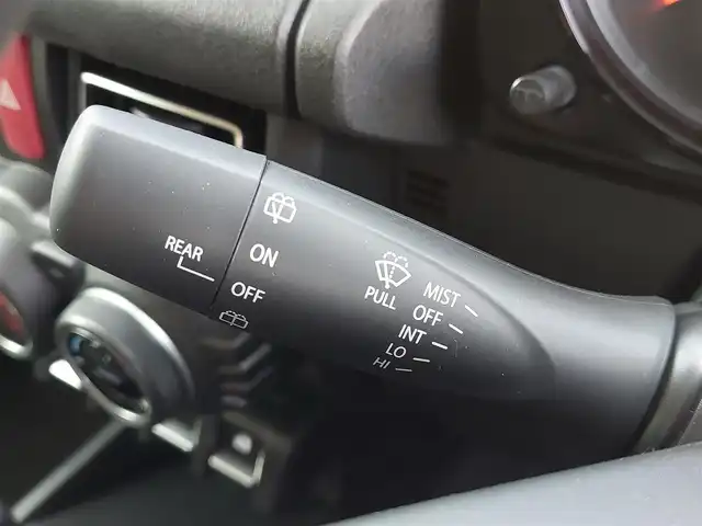 スズキ ジムニー XC 東京都 2025(令7)年 0.1万km ミディアムグレー 4WD/社外ナビ/シートヒーター/クルーズコントロール/衝突軽減ブレーキ/レーンキープアシスト/コーナーセンサー/アイドリングストップ/スマートキー/LEDヘッドライト/オートライト/純正16インチAW