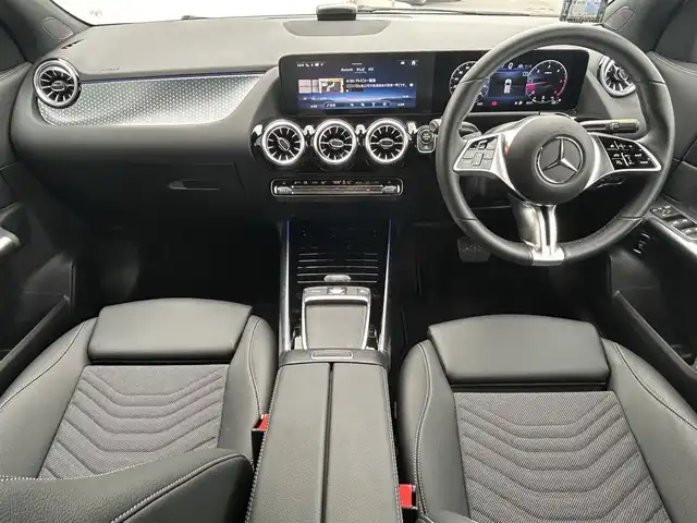 メルセデス・ベンツ Ｍ・ベンツ ＧＬＡ２００ｄ 4マチック 福島県 2024(令6)年 0.2万km ポーラホワイト 純正ナビゲーション/【USB/BT/TV】/360°カメラシステム/パノラミックスライディングルーフ/ドライブレコーダー付きレーザー＆レーダー探知機/型番：Z840DR/ETC/置くだけ充電/アクティブブレーキアシスト/ブラインドスポットモニター/アクティブディスタンスアシストディストロニック/アクティブレーンキーピングアシスト/アイドリングストップ/電動リフトゲート/前席シートヒーター/前席パワーシート/前席シートメモリー/ステアリングリモコン/パドルシフト/LEDオートライト/LEDフォグランプ/純正フロアマット
