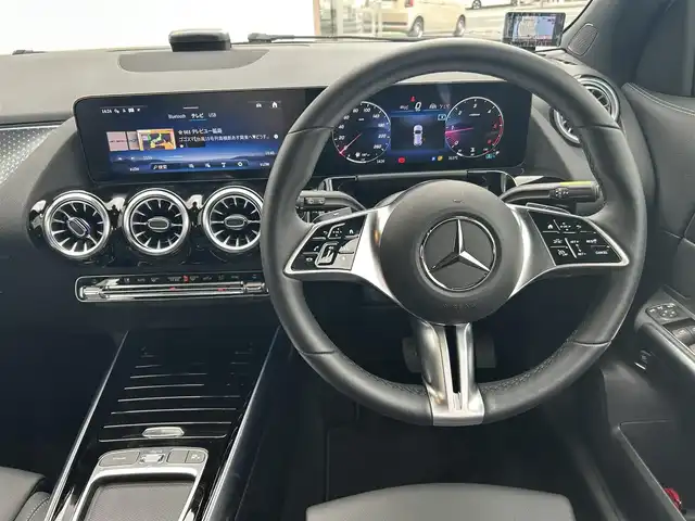 メルセデス・ベンツ Ｍ・ベンツ ＧＬＡ２００ｄ 4マチック 福島県 2024(令6)年 0.2万km ポーラホワイト 純正ナビゲーション/【USB/BT/TV】/360°カメラシステム/パノラミックスライディングルーフ/ドライブレコーダー付きレーザー＆レーダー探知機/型番：Z840DR/ETC/置くだけ充電/アクティブブレーキアシスト/ブラインドスポットモニター/アクティブディスタンスアシストディストロニック/アクティブレーンキーピングアシスト/アイドリングストップ/電動リフトゲート/前席シートヒーター/前席パワーシート/前席シートメモリー/ステアリングリモコン/パドルシフト/LEDオートライト/LEDフォグランプ/純正フロアマット