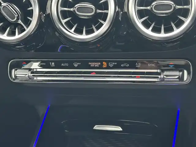メルセデス・ベンツ Ｍ・ベンツ ＧＬＡ２００ｄ 4マチック 福島県 2024(令6)年 0.2万km ポーラホワイト 純正ナビゲーション/【USB/BT/TV】/360°カメラシステム/パノラミックスライディングルーフ/ドライブレコーダー付きレーザー＆レーダー探知機/型番：Z840DR/ETC/置くだけ充電/アクティブブレーキアシスト/ブラインドスポットモニター/アクティブディスタンスアシストディストロニック/アクティブレーンキーピングアシスト/アイドリングストップ/電動リフトゲート/前席シートヒーター/前席パワーシート/前席シートメモリー/ステアリングリモコン/パドルシフト/LEDオートライト/LEDフォグランプ/純正フロアマット