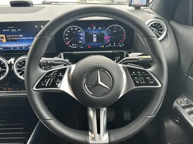 メルセデス・ベンツ Ｍ・ベンツ ＧＬＡ２００ｄ 4マチック 福島県 2024(令6)年 0.2万km ポーラホワイト 純正ナビゲーション/【USB/BT/TV】/360°カメラシステム/パノラミックスライディングルーフ/ドライブレコーダー付きレーザー＆レーダー探知機/型番：Z840DR/ETC/置くだけ充電/アクティブブレーキアシスト/ブラインドスポットモニター/アクティブディスタンスアシストディストロニック/アクティブレーンキーピングアシスト/アイドリングストップ/電動リフトゲート/前席シートヒーター/前席パワーシート/前席シートメモリー/ステアリングリモコン/パドルシフト/LEDオートライト/LEDフォグランプ/純正フロアマット