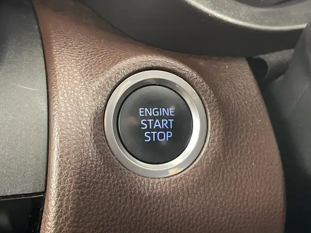 トヨタ ヤリスクロス Z 道央・札幌 2020(令2)年 4.5万km ブラックマイカ/センシュアルレッドマイカ ・４ＷＤ/寒冷地仕様/・セーフティセンス/・ワンオーナー/・レーダークルーズコントロール/・ダウンヒルアシスト/・ブラインドスポットモニター/・純正ナビ/・BT/DVD/CD/USB/ミラキャスト/・全方位カメラ/・ハーフレザーシート/・前席シートヒーター/・ステアリングスイッチ/・LEDヘッドライト/・オートライト/オートマチックハイビーム/・スマートキー/プッシュスタート/・純正エンジンスターター/・ETC