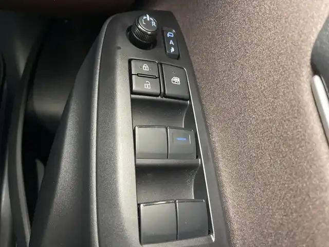 トヨタ ヤリスクロス Z 道央・札幌 2020(令2)年 4.5万km ブラックマイカ/センシュアルレッドマイカ ・４ＷＤ/寒冷地仕様/・セーフティセンス/・ワンオーナー/・レーダークルーズコントロール/・ダウンヒルアシスト/・ブラインドスポットモニター/・純正ナビ/・BT/DVD/CD/USB/ミラキャスト/・全方位カメラ/・ハーフレザーシート/・前席シートヒーター/・ステアリングスイッチ/・LEDヘッドライト/・オートライト/オートマチックハイビーム/・スマートキー/プッシュスタート/・純正エンジンスターター/・ETC