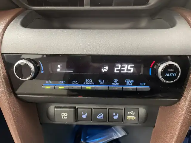 トヨタ ヤリスクロス Z 道央・札幌 2020(令2)年 4.5万km ブラックマイカ/センシュアルレッドマイカ ・４ＷＤ/寒冷地仕様/・セーフティセンス/・ワンオーナー/・レーダークルーズコントロール/・ダウンヒルアシスト/・ブラインドスポットモニター/・純正ナビ/・BT/DVD/CD/USB/ミラキャスト/・全方位カメラ/・ハーフレザーシート/・前席シートヒーター/・ステアリングスイッチ/・LEDヘッドライト/・オートライト/オートマチックハイビーム/・スマートキー/プッシュスタート/・純正エンジンスターター/・ETC