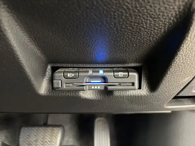 トヨタ ヤリスクロス Z 道央・札幌 2020(令2)年 4.5万km ブラックマイカ/センシュアルレッドマイカ ・４ＷＤ/寒冷地仕様/・セーフティセンス/・ワンオーナー/・レーダークルーズコントロール/・ダウンヒルアシスト/・ブラインドスポットモニター/・純正ナビ/・BT/DVD/CD/USB/ミラキャスト/・全方位カメラ/・ハーフレザーシート/・前席シートヒーター/・ステアリングスイッチ/・LEDヘッドライト/・オートライト/オートマチックハイビーム/・スマートキー/プッシュスタート/・純正エンジンスターター/・ETC