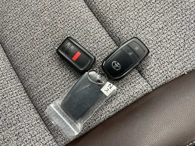 トヨタ ヤリスクロス Z 道央・札幌 2020(令2)年 4.5万km ブラックマイカ/センシュアルレッドマイカ ・４ＷＤ/寒冷地仕様/・セーフティセンス/・ワンオーナー/・レーダークルーズコントロール/・ダウンヒルアシスト/・ブラインドスポットモニター/・純正ナビ/・BT/DVD/CD/USB/ミラキャスト/・全方位カメラ/・ハーフレザーシート/・前席シートヒーター/・ステアリングスイッチ/・LEDヘッドライト/・オートライト/オートマチックハイビーム/・スマートキー/プッシュスタート/・純正エンジンスターター/・ETC