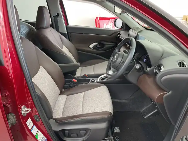 トヨタ ヤリスクロス Z 道央・札幌 2020(令2)年 4.5万km ブラックマイカ/センシュアルレッドマイカ ・４ＷＤ/寒冷地仕様/・セーフティセンス/・ワンオーナー/・レーダークルーズコントロール/・ダウンヒルアシスト/・ブラインドスポットモニター/・純正ナビ/・BT/DVD/CD/USB/ミラキャスト/・全方位カメラ/・ハーフレザーシート/・前席シートヒーター/・ステアリングスイッチ/・LEDヘッドライト/・オートライト/オートマチックハイビーム/・スマートキー/プッシュスタート/・純正エンジンスターター/・ETC