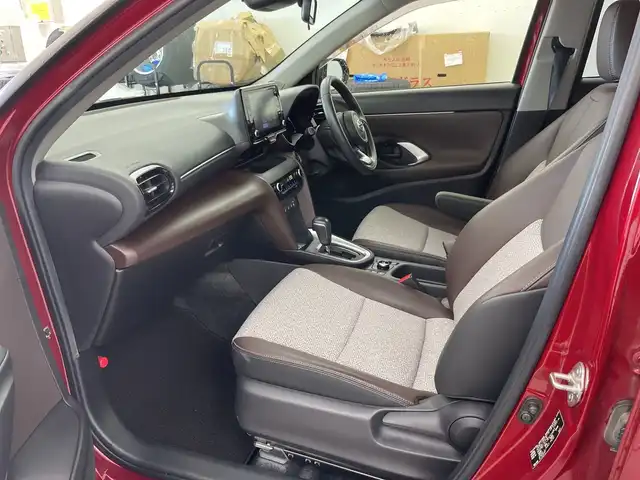 トヨタ ヤリスクロス Z 道央・札幌 2020(令2)年 4.5万km ブラックマイカ/センシュアルレッドマイカ ・４ＷＤ/寒冷地仕様/・セーフティセンス/・ワンオーナー/・レーダークルーズコントロール/・ダウンヒルアシスト/・ブラインドスポットモニター/・純正ナビ/・BT/DVD/CD/USB/ミラキャスト/・全方位カメラ/・ハーフレザーシート/・前席シートヒーター/・ステアリングスイッチ/・LEDヘッドライト/・オートライト/オートマチックハイビーム/・スマートキー/プッシュスタート/・純正エンジンスターター/・ETC