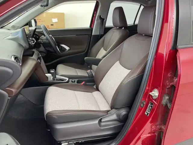 トヨタ ヤリスクロス Z 道央・札幌 2020(令2)年 4.5万km ブラックマイカ/センシュアルレッドマイカ ・４ＷＤ/寒冷地仕様/・セーフティセンス/・ワンオーナー/・レーダークルーズコントロール/・ダウンヒルアシスト/・ブラインドスポットモニター/・純正ナビ/・BT/DVD/CD/USB/ミラキャスト/・全方位カメラ/・ハーフレザーシート/・前席シートヒーター/・ステアリングスイッチ/・LEDヘッドライト/・オートライト/オートマチックハイビーム/・スマートキー/プッシュスタート/・純正エンジンスターター/・ETC