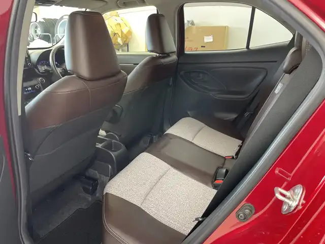 トヨタ ヤリスクロス Z 道央・札幌 2020(令2)年 4.5万km ブラックマイカ/センシュアルレッドマイカ ・４ＷＤ/寒冷地仕様/・セーフティセンス/・ワンオーナー/・レーダークルーズコントロール/・ダウンヒルアシスト/・ブラインドスポットモニター/・純正ナビ/・BT/DVD/CD/USB/ミラキャスト/・全方位カメラ/・ハーフレザーシート/・前席シートヒーター/・ステアリングスイッチ/・LEDヘッドライト/・オートライト/オートマチックハイビーム/・スマートキー/プッシュスタート/・純正エンジンスターター/・ETC