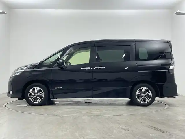 日産 セレナ e－パワー ハイウェイスター V 群馬県 2021(令3)年 3.8万km ダイヤモンドブラック 純正１０型ナビ　純正１１型後席モニター　全周囲カメラ プロパイロット　ハンズフリー両側電動スライドドア　衝突被害軽減ブレーキ　ドライブレコーダー　オートライト　ＬＥＤヘッドライト　ＥＴＣ　スマートキー