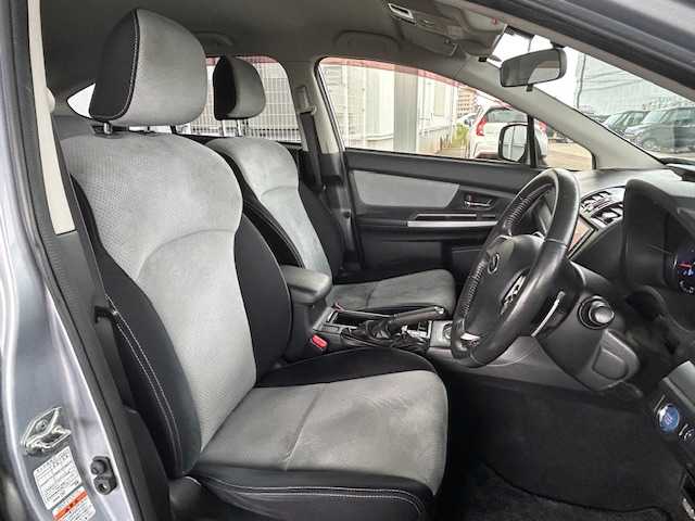 スバル インプレッサ ＸＶ ハイブリッド 2．0i－L アイサイト 新潟県 2014(平26)年 8.7万km アイスシルバーメタリック ４WD/SDナビ(CN-R300WD)/DTV/CD/DVD/iPod/HDMI/2.0i-L　EyeSight/・全車速追従機能付クルーズコントロール/・プリクラッシュブレーキ/・ツーリングアシスト/・AT誤発進抑制制御/・後退時ブレーキアシスト/・雨滴感知オートワイパー/・オートライト/・左右独立温度調整機能付きフルオートエアコン/パドルシフト/前席パワーシート/純正フロアマット/スマートキー/スペアキー/保証書/取説
