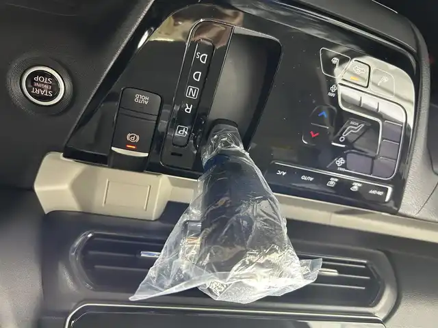 三菱 デリカミニ T プレミアム 大阪府 2025(令7)年 0.1千km ベージュⅡ T　PREMIUM　/【メーカーOP】9型ディスプレイオーディオ/サイドデカール/届出済未使用車　全方位カメラ　両側電動ドア　シートヒーター　レーダークルーズＣ　クリアランスソナー　ＢlueTooth　デジタルインナーミラー　ハンドルヒーター　オートホールド