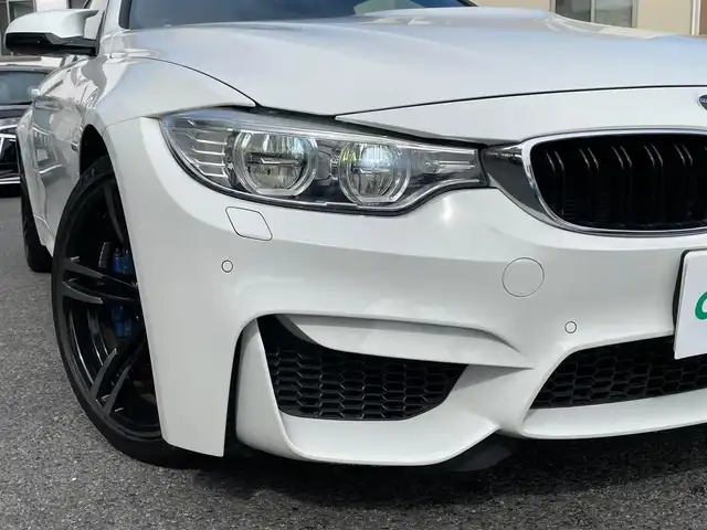 ＢＭＷ Ｍ４ クーペ 神奈川県 2015(平27)年 6.9万km アルピンホワイトⅢ 黒革シート/カーボンルーフ/純正19インチAW/青ブレーキキャリパー/LEDヘッドライト/インテリジェントセーフティ/クルーズコントロール/衝突警告/車線逸脱警告/コーナーセンサー/HUD/純正HDDナビ・地デジTV/純正CD/DVD/MSV/USB/BT/バックモニター/ミラーETC/前席パワーシート/シートヒーター/ドライブレコーダー/パドルシフト/プッシュスタート/スマートキー×2/H28/29/30/R1/2/3/4/5/6/7年整備記録/保証書・取説あり