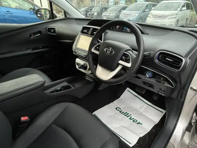 トヨタ プリウス S ツーリングセレクション 埼玉県 2016(平28)年 2.8万km スティールブロンドM レザーシート/前席シートヒーター/純正9型ナビTV/バックカメラ/ビルトインETC2.0/LEDヘッドライト/純正17インチアルミ/レーダークルーズコントロール/セーフティセンス/プッシュスタート/スマートキー/車検R９年3月まで