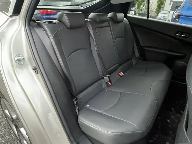 トヨタ プリウス S ツーリングセレクション 埼玉県 2016(平28)年 2.8万km スティールブロンドM レザーシート/前席シートヒーター/純正9型ナビTV/バックカメラ/ビルトインETC2.0/LEDヘッドライト/純正17インチアルミ/レーダークルーズコントロール/セーフティセンス/プッシュスタート/スマートキー/車検R９年3月まで