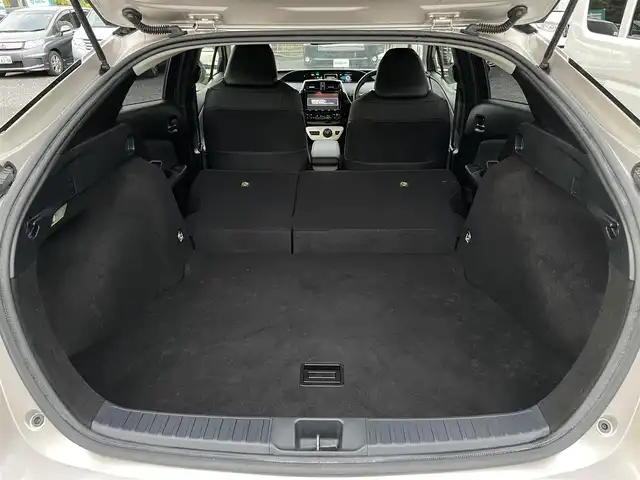 トヨタ プリウス S ツーリングセレクション 埼玉県 2016(平28)年 2.8万km スティールブロンドM レザーシート/前席シートヒーター/純正9型ナビTV/バックカメラ/ビルトインETC2.0/LEDヘッドライト/純正17インチアルミ/レーダークルーズコントロール/セーフティセンス/プッシュスタート/スマートキー/車検R９年3月まで