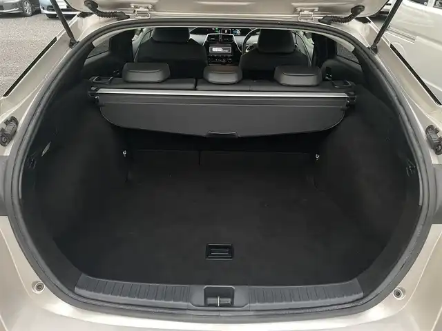 トヨタ プリウス S ツーリングセレクション 埼玉県 2016(平28)年 2.8万km スティールブロンドM レザーシート/前席シートヒーター/純正9型ナビTV/バックカメラ/ビルトインETC2.0/LEDヘッドライト/純正17インチアルミ/レーダークルーズコントロール/セーフティセンス/プッシュスタート/スマートキー/車検R９年3月まで